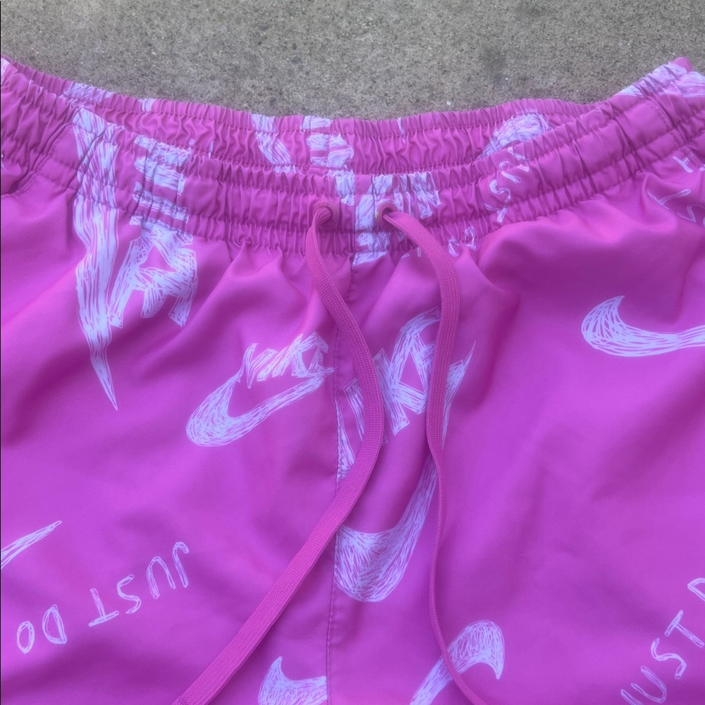 Nike 'Just Do It' Nike Swoosh Printed Woven Pink Casual Shorts Men's Size L - Picture 3 of 7